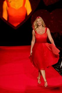 Natasha Henstridge feet photo thumbnail