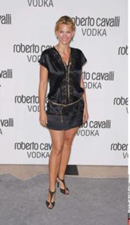 Natasha Henstridge feet photo thumbnail
