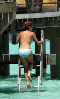Natasha Kaplinsky feet photo 8