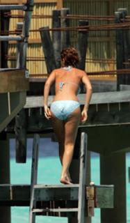Natasha Kaplinsky feet photo 17
