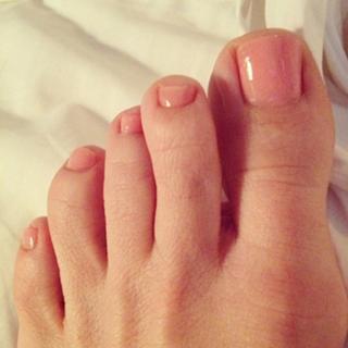 Natasha Leggero feet photo thumbnail