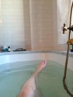 Natasha Leggero feet photo thumbnail