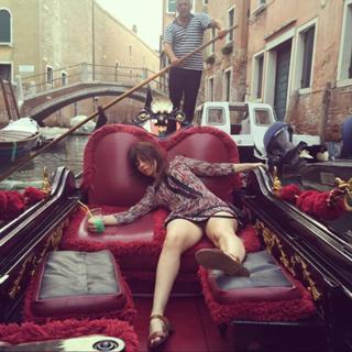 Natasha Leggero feet photo thumbnail