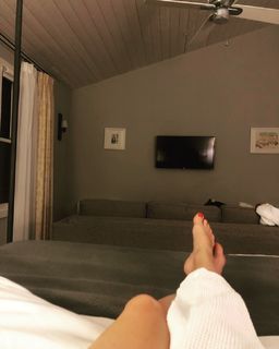 Natasha Leggero feet photo thumbnail