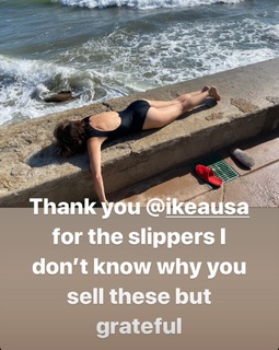 Natasha Leggero feet photo thumbnail