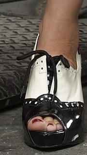 Natasha Leggero feet photo thumbnail