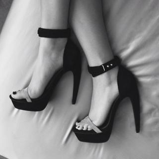 Natasha Liu Bordizzo feet photo thumbnail