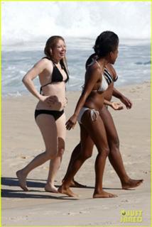 Natasha Lyonne feet photo thumbnail