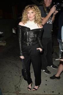 Natasha Lyonne feet photo thumbnail