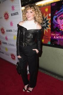 Natasha Lyonne feet photo thumbnail