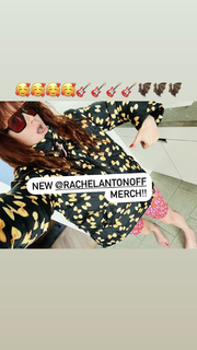 Natasha Lyonne feet photo thumbnail