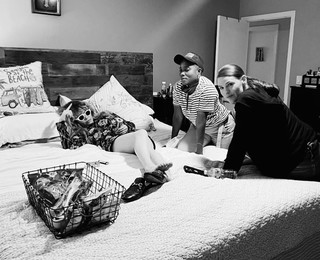Natasha Lyonne feet photo thumbnail