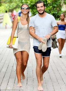 Natasha Oakley feet photo thumbnail