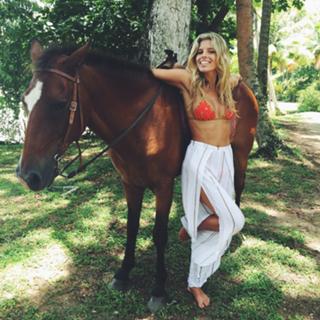 Natasha Oakley feet photo thumbnail
