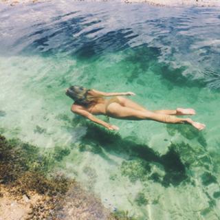 Natasha Oakley feet photo thumbnail