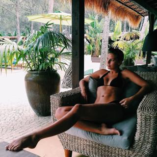 Natasha Oakley feet photo thumbnail