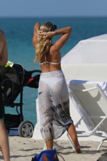 Natasha Oakley feet photo thumbnail