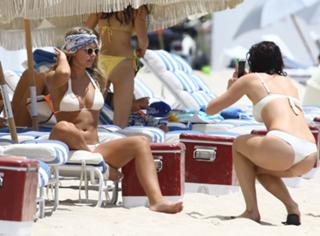 Natasha Oakley feet photo thumbnail