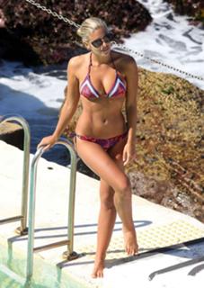 Natasha Oakley feet photo thumbnail