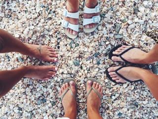 Natasha Oakley feet photo thumbnail