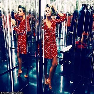 Natasha Oakley feet photo thumbnail