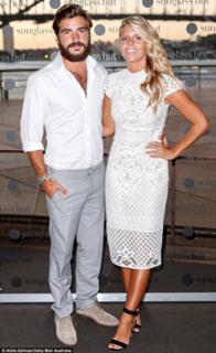 Natasha Oakley feet photo thumbnail