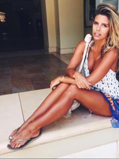 Natasha Oakley feet photo thumbnail