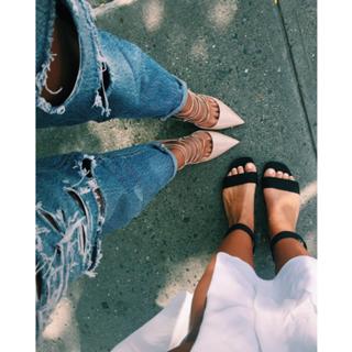 Natasha Oakley feet photo thumbnail