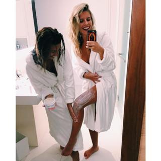 Natasha Oakley feet photo thumbnail