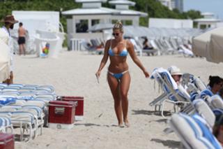 Natasha Oakley feet photo thumbnail