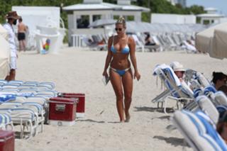 Natasha Oakley feet photo thumbnail