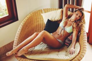 Natasha Oakley feet photo thumbnail