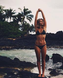 Natasha Oakley feet photo thumbnail