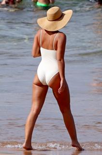 Natasha Oakley feet photo thumbnail