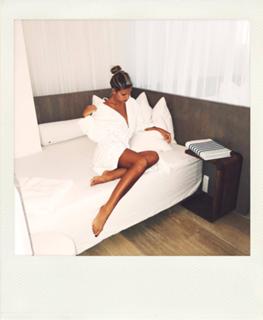 Natasha Oakley feet photo thumbnail