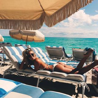 Natasha Oakley feet photo thumbnail