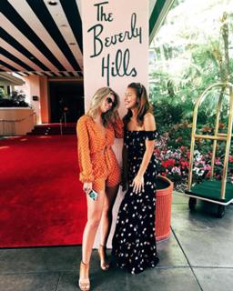 Natasha Oakley feet photo thumbnail