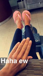 Natasha Oakley feet photo thumbnail
