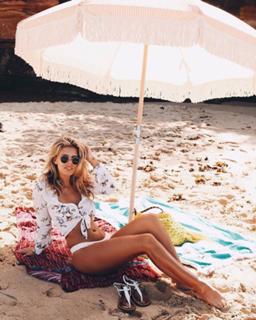 Natasha Oakley feet photo thumbnail