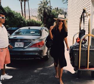 Natasha Oakley feet photo thumbnail