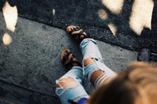 Natasha Oakley feet photo thumbnail