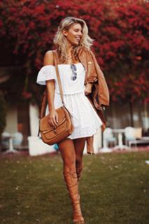 Natasha Oakley feet photo thumbnail