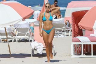 Natasha Oakley feet photo thumbnail