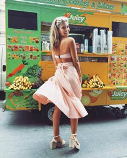 Natasha Oakley feet photo thumbnail