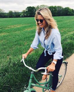 Natasha Oakley feet photo thumbnail