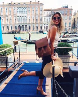 Natasha Oakley feet photo thumbnail