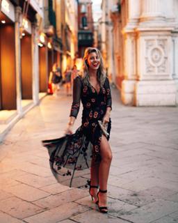 Natasha Oakley feet photo thumbnail