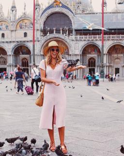 Natasha Oakley feet photo thumbnail