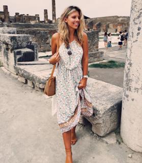 Natasha Oakley feet photo thumbnail