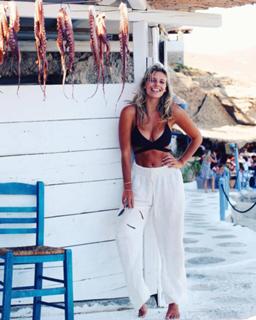 Natasha Oakley feet photo thumbnail